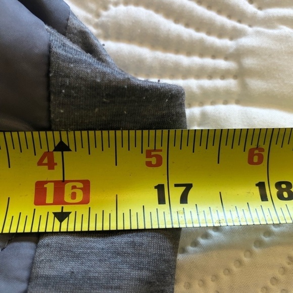 TAHARI SPORT / Grey / Puffer Style Vest / size S - Picture 9 of 10